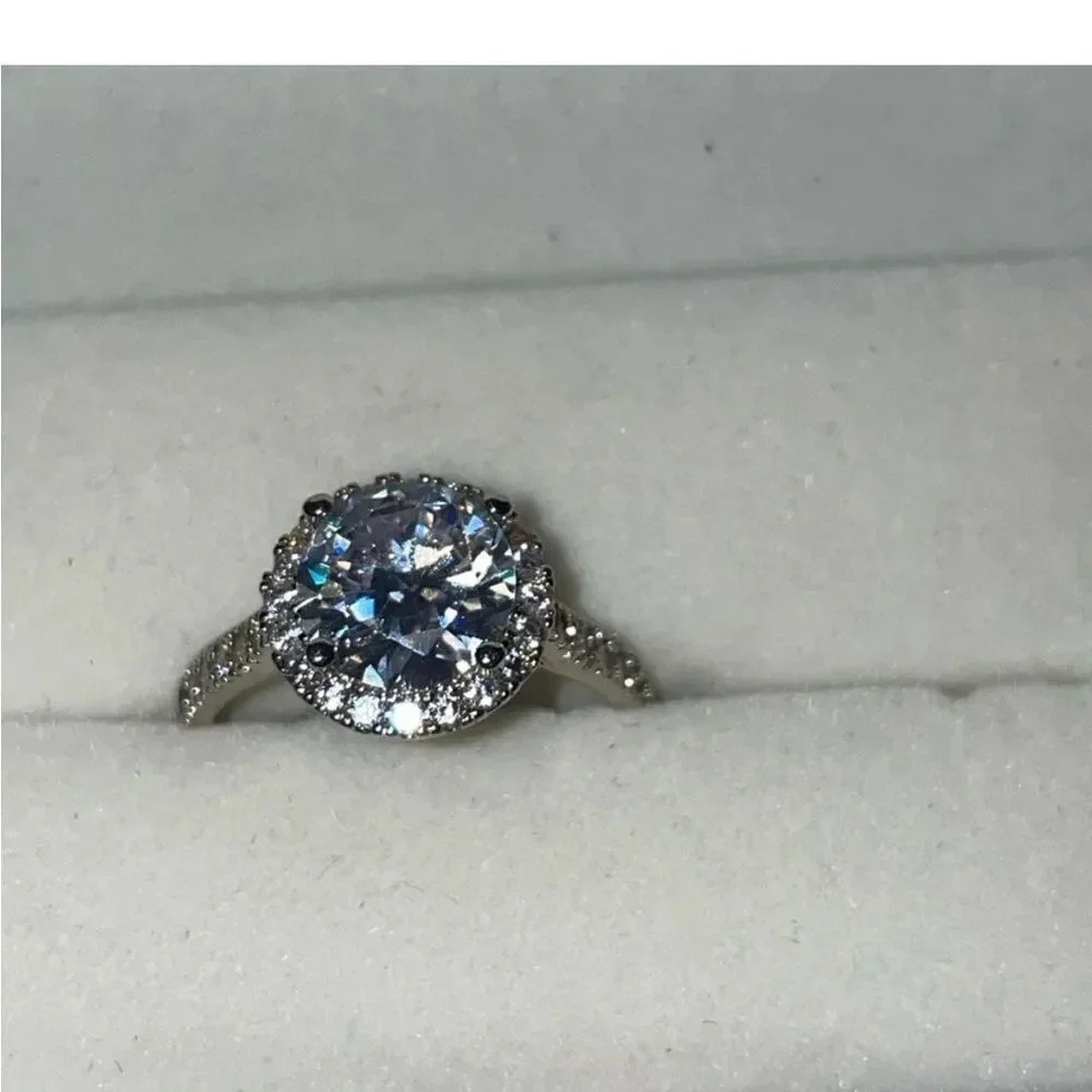 NORDSTROM JEWELRY BEAUTIFUL BRILLIANT 4CTW HALO STERLING PLATED CZ. RING SIZE 8 - Picture 5 of 16